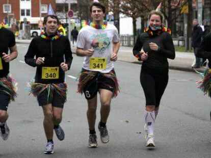 Wohl kaum. Vielmehr waren beim 4. Silvesterlauf des VfL Oldenburg viele L&auml;ufer in ungew&ouml;hnlicher Montur bis hin zur lustigen Kost&uuml;mierung unterwegs. Denn Laufen soll ja vor allem Spa&szlig; machen.