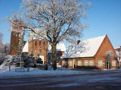 Jahresbeginn &ndash; Kalenderzeit: N@chbar Heinz Friedrichs aus Wiefelstede hat sich einen Jahreskalender aus eigenen Bildern zusammengestellt. Diese Aufnahme (alle stammen aus dem Winter 2010/11) zeigt die Wiefelsteder St.Johannes-Kirche im Dezember.