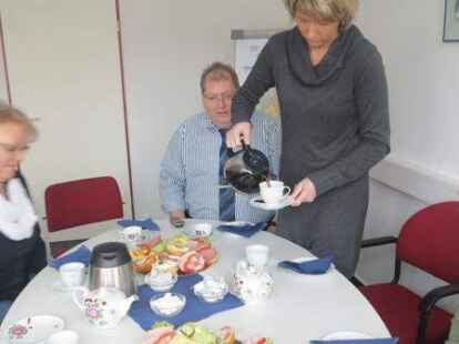 Mindestens genauso herzlich willkommen war der Etzhorner B&uuml;rgerverein beim Leiter eines Supermarktes, an dem die N@chbarn Fuhlrott anwesend waren. Das gemeinsame leckere Fr&uuml;hst&uuml;ck war nur Nebensache ...