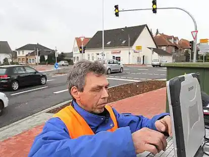Neu eingestellt hat Manfred Cibotari von der Firma J&auml;hnig am Freitag die Schaltung der Ampelanlage an der Kaiserstra&szlig;e/Pestruper Stra&szlig;e.