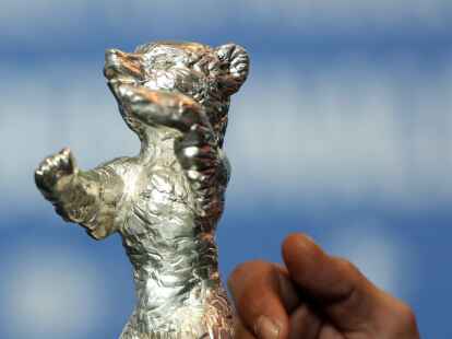 Zahlreiche silberne und ein goldener B&auml;r wurden am Sonnabend auf der Berlinale verteilt.