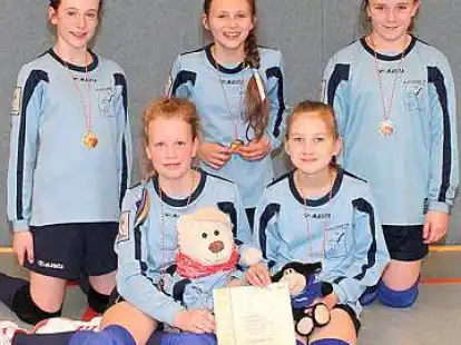 Landesmeister: Elsfleths U10 mit (hinten von links) von Annkathrin den Dulk, Laura Kauschmann, Melina H&ouml;lting, (vorne von links) Lea Schulz und Nele Angermann