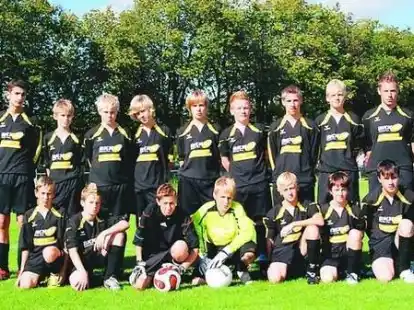 <p>Die C-Junioren des Bezirksligisten TSV Abbehausen (h., v. l.): Trainer Andreas Boyksen, Veysi K&uuml;c&uuml;kaslan, Jendrik Schirdewan, Rene St&uuml;hrmann, Jannis Schwegmann, Tilo Hollens, Philipp Pabel, Fabian Barsch, Rico Boyksen, Octay Both, Trainer Uwe Schlack; (v., v. l.): Frederik Tappe, S&ouml;ren Schiller, Christian Tiffe, Arne Frerichs, Florian B&ouml;ltes, Hendrik Blohm, Oliver Reiche. Es fehlt Yannick Kull.  BILD: FELIX GROSSMANN</p>