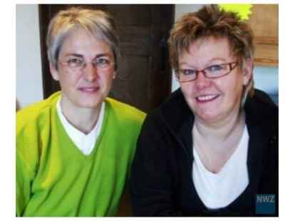 In der Plattenkiste: Marion Cordes-Major (l.) und Sabine Spieker-Lauh&ouml;fer