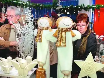 Engel und Sterne in Wei&szlig; liegen ganz im Deko-Trend.