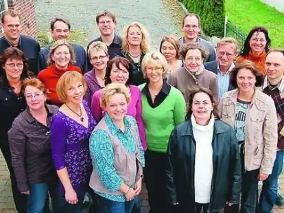 Beim Wiedersehen der ehemaligen Klasse 10d der Realschule Zetel am vergangenen Sonnabend durfte selbstverst&auml;ndlich ein Gruppenfoto nicht fehlen.