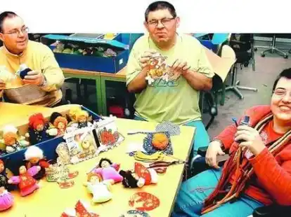 Haben mit ihren Kollegen flei&szlig;ig gebastelt (v.l.): Karl-Dieter Steckel, Dieter Dahms und Bianca W&uuml;hrdemann.