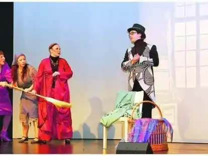 Was ziehen wir blo&szlig; zum Ball an? Wenn der Stoffh&auml;ndler vorbeischaut, sind alle im Hause Aschenputtel aufgeregt.