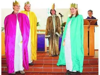 Gruppenbild mit Herodes: (v.l.) Judith Aue, Janne Micke, Jule Abel, Julia Harding und Jule Dirks treten am Heiligabend um 16.30 Uhr in der Matth&auml;us-Kirche auf.