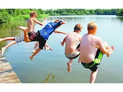 Hatten nach der Schule im Seenpark freie Bahn f&uuml;r ihre Spr&uuml;nge: Rouven Hollens, Tilo Hollens, Simon Ripkens, Joshua Paradies und Ren&eacute; Stuhrmann (von links)