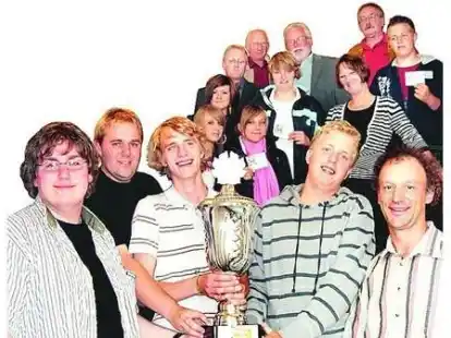 Gewonnen (vorne, v. l.): Bastian Brau, Michael Jenzok, Thorben Bruns, Michael Fleischer, Gerd von Seggern