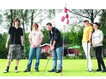 Der Nachwuchs des Golfclubs Wildeshauser Geest: Jugendwart Wolf-G&uuml;nther Heise baut die Jugendarbeit kontinuierlich aus. Inzwischen werden etwa 40 Jugendliche in drei Gruppen auf der herrlichen Anlage trainiert.