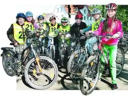 Sicher im Verkehr: Die Kinder &uuml;berzeugten die Polizisten.