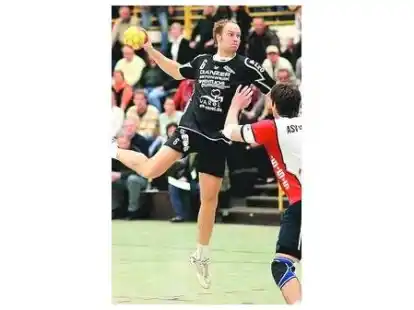 Kampfstark: Die Handballer der HSG (am Ball Thomas Lammers) erwarten am Sonnabend Burgdorf.
