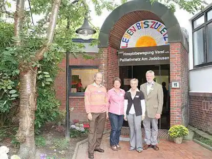 Der Vorstand der Hospizbewegung: Ernst-Berthold Ahlhorn, Anke K&uuml;ck, Martina Wendt, Volker Sch&auml;fer.