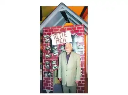 Helmut Oe&szlig; unterst&uuml;tzt die Sanierung des Glockenturmes der Bockhorner Kirche.