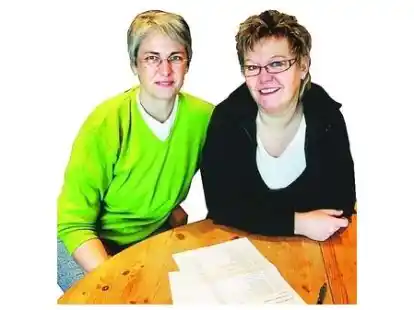 Unterst&uuml;tzung f&uuml;r die &bdquo;Sunrise Group&ldquo;: Marion Cordes-Major (l.) und Pastorin Sabine Spieker-Lauh&ouml;fer (r.)