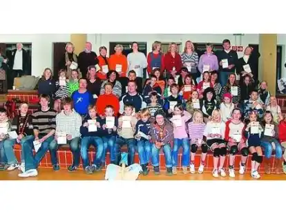 Zahlreiche Elsflether absolvierten das Sportabzeichen beim ETB. Die Feierstunde wurde in der Stadthalle ausgerichtet.