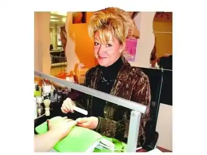 Bis Ende April k&uuml;mmert sich Christine Meissner (Bild) in der Passage Alte Eiche um die Fingern&auml;gel ihrer Kundinnen. Anfang Mai zieht sie in gr&ouml;&szlig;ere R&auml;ume am Ring um.