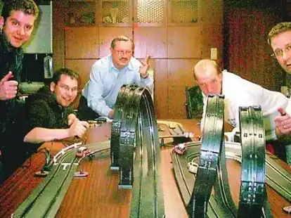 Im Rennfieber: (v.l.) Nils Kr&ouml;ger, Lutz Lindemann, Heino Menkens, Martin Wollin und Thomas B&ouml;tef&uuml;r