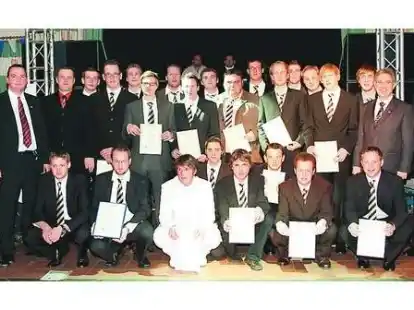 &bdquo;Mannschaft des Jahres&ldquo; wurde die 1. Fu&szlig;ball-Herrenmannschaft des BV Essen, die mit der Kreisligameisterschaft und dem Kreispokal 2007 das Double schaffte, was auf dem Ball noch mal gefeiert wurde.