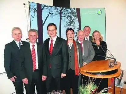 Werben f&uuml;rs Watt (v.l.): Jens Enemark (Wattenmeersekretariat), Oswald Marr (Verband Deutscher Naturparke), Axel Gedaschko (Umweltsenator Hamburg), Astrid Klug (Parl. Staatssekret&auml;rin BMU), Hans-Heinrich Sander (Umweltminister Niedersachsen), Eberhard Henne und Christine Kolmar (beide Europarc Deutschland).