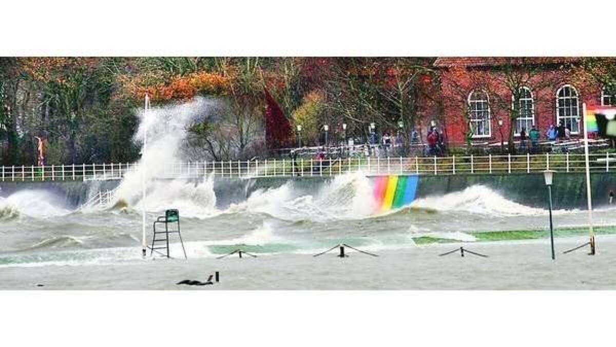 Orkan reißt Strände weg – Flut auf Rekordhöhe