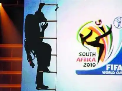 Wacklige Angelegenheit: WM-Ausrichter S&uuml;dafrika wird Tag f&uuml;r Tag &uuml;berschattet von Verbrechen &ndash; da muss auch der beste Lichttechniker passen.