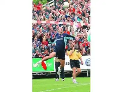 Eine &auml;hnlich gut gef&uuml;llte Trib&uuml;ne wie bei den World Games 2005 erwarten die Organisatoren der Faustball-WM in Niedersachsen (im Bild Nationalspieler Niels Pannewig).