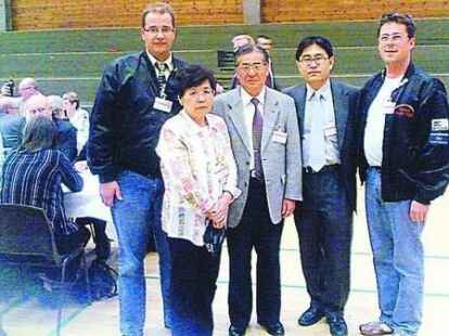 Stefan Scheffler (l.) und Torsten Wilters (r.) bei den D&auml;nischen Musiktagen mit f&uuml;hrenden Mitglieder des Weltverbandes, darunter Genkichi Harada (M.) aus Japan