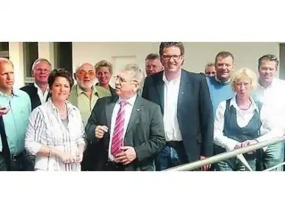 Informationen aus erster Hand: Vertreter der MIT Wildeshausen, mit Vorstandssprecher Manfred Wulf (Mi.) an der Spitze, informieren sich im Technologiezentrum Ansbach.