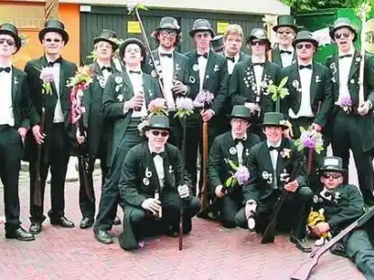 Die Fracktion&auml;re: Mittlerweile 15 junge M&auml;nner haben sich dem Gildeclub und den Traditionen der Wildeshauser Sch&uuml;tzengilde verschrieben.