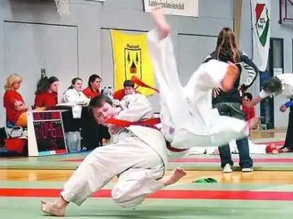 Allen k&auml;mpferischen Einsatzes zum Trotz konnten Lars Kortlang (links) und Artur Tucholke vom TuS Bloherfelde im Duo als Zweitplatzierte ihren Vorjahrestitel nicht verteidigen.