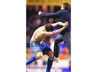 Frank Lampard (li.) wurde Opfer eines wildgewordenen Tottenham-Fans.