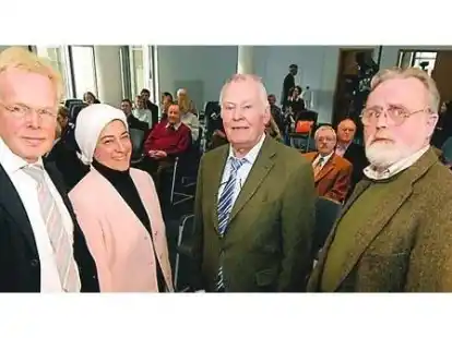 Diskutierten gestern  &uuml;ber Religion und Politik (v. l.): Hans G. Kippenberg, Hamideh Mohagheghi, Ernst Gottfried Mahrenholz und Akademieleiter Dieter Qualmann.