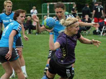 Rund 600 Handballer aus 63 Mannschaften nutzten das 66. Pfingstturnier der HSG Neuenburg/Bockhorn auf der Urwaldkampfbahn in Neuenburg zum sportlichen und feucht-fr&ouml;hlichen Ausklang der Saison.