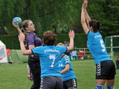 Rund 600 Handballer aus 63 Mannschaften nutzten das 66. Pfingstturnier der HSG Neuenburg/Bockhorn auf der Urwaldkampfbahn in Neuenburg zum sportlichen und feucht-fr&ouml;hlichen Ausklang der Saison.