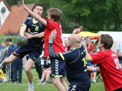 Rund 600 Handballer aus 63 Mannschaften nutzten das 66. Pfingstturnier der HSG Neuenburg/Bockhorn auf der Urwaldkampfbahn in Neuenburg zum sportlichen und feucht-fr&ouml;hlichen Ausklang der Saison.