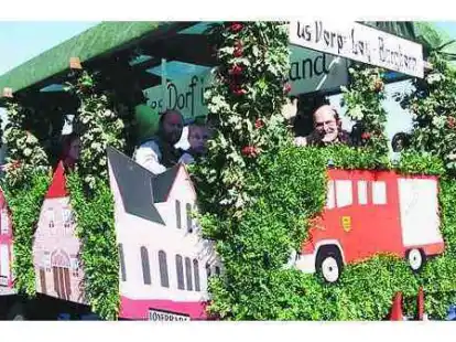 Beim Ellernfest warb dieser Festwagen f&uuml;r das &bdquo;sch&ouml;nste Dorf&ldquo;, in dem nun Erntefest gefeiert wird.