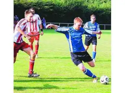 Eine &uuml;berraschende Niederlage kassierte der TV Neuenburg gegen die SG Fedderwarden. Der Aufsteiger gewann in der &bdquo;Urwaldkampfbahn&ldquo; mit 2:1.