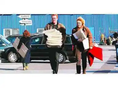 Eink&auml;ufe unterm Arm: Viele Verbraucher sind zurzeit zu Ausgaben bereit.