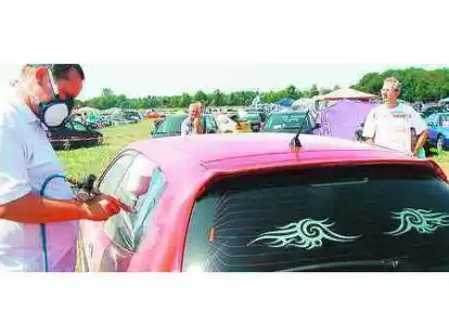 Wer mochte, konnte seinen Honda auf dem Grundst&uuml;ck des Hofes H&uuml;mme in Linswege gleich einer fachm&auml;nnischen Airbrush-Behandlung unterziehen lassen.