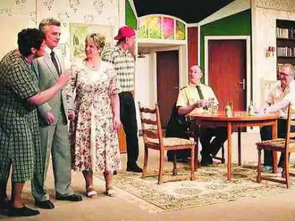 Die zwei Schwestern freuen sich auf m&auml;nnlichen Zuzug, die Skatfreunde hoffen wieder auf Normalit&auml;t (v.l): Ute Haar, Klaus Nicolaisen, Ulrike Kruse, J&uuml;rgen Schenk, Holger Wedeken und Hans-Dieter Becker.