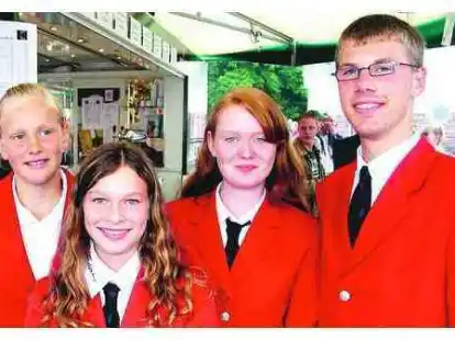 Am&uuml;sierten sich auf dem 27. Bar&szlig;eler Hafenfest: Ramona B&ouml;ker, Katharina Werner, Anne-Kathrin Thunert und Christoph Lammers.