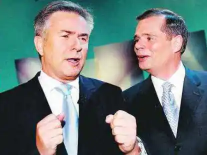 Lockeres Gespr&auml;ch: Berlins Regierender B&uuml;rgermeister Klaus Wowereit (links, SPD) und Herausforderer Friedbert Pfl&uuml;ger (CDU) vor einem Rededuell