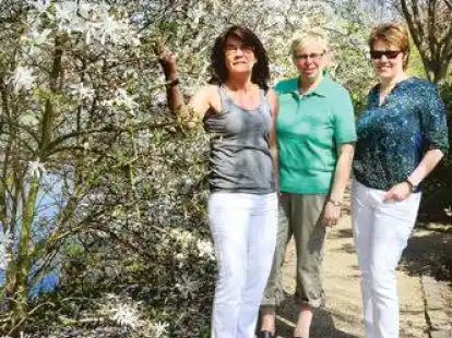 Helga Detjen, Heide Bartels und Annelie Br&uuml;ning hatten viel Spa&szlig; bei ihrer Fahrradtour ins Arboretum.