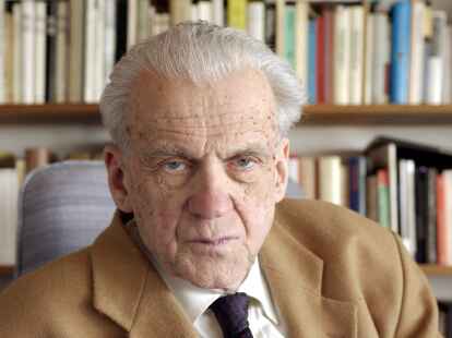 Der Philologe Walter Jens starb am 9. Juni in T&uuml;bingen.