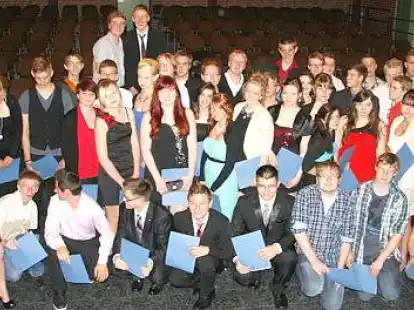 Die Hauptsch&uuml;ler pr&auml;sentierten ihre Zeugnisse am Freitag in der Aula.