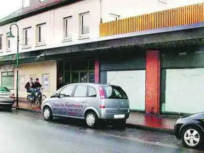 Der alte Comet-Markt wird abgerissen und das gesamte Gel&auml;nde neu gestaltet. Die Zufahrt vom Parkplatz zur Bahnhofstra&szlig;e soll um ein paar Meter verschoben werden.