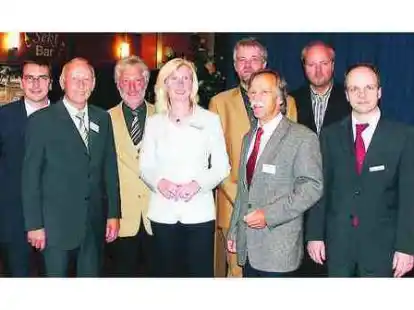 Referierten beim Wirtschaftsforum: Sven Ambrosy, Wolfgang Busch, L&uuml;bbo Meppen, Hiltrud P&eacute;ron, Hendrik Schultz-Kattenhorn, Heinrich Kruse, Frank Schnieder, Dr. Martin Dehrendorf (v.l.).